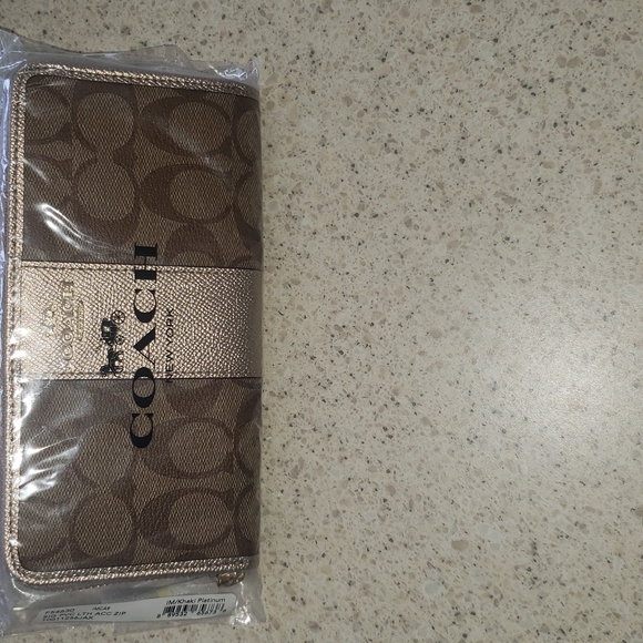 NWT Coach Accordion Zip Wallet In Signature Canvas - Picture 8 of 11